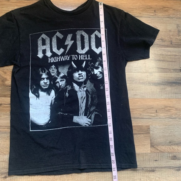 AC🎸DC  Highway to Hell Tee Small EUC - Picture 5 of 6
